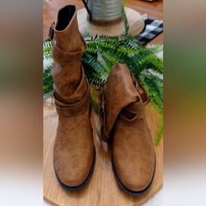 New Women's Tan Boots Sz 37 ( 7) Man Made Material
